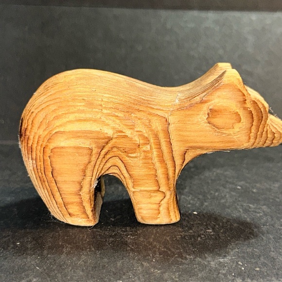 Small Vintage Hand Carved Wooden Bear Figure , Crowe Canada, Carved Folk Art - Picture 2 of 7